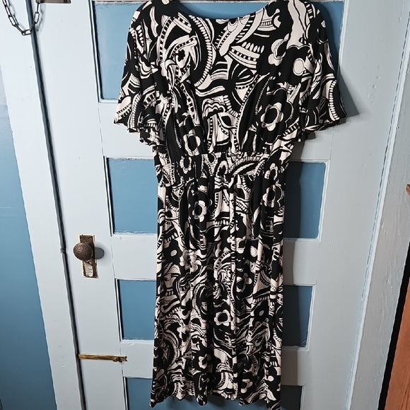 Croft & Barrow Black and White Floral Dress - Picture 5 of 9